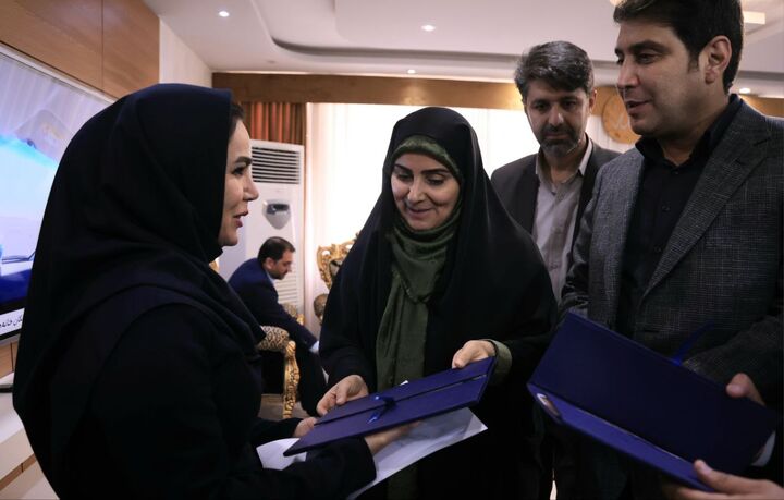 تجليل وزير راه و شهرسازي از فرزند شهيد و همسر کارمند فقيد راهداري در سفر به کردستان