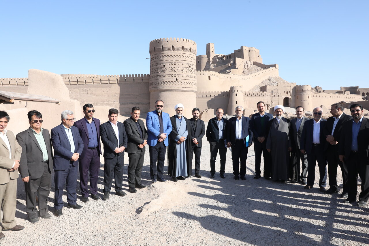 بازديد کميسيون اصل نود مجلس از ارگ بم/ ميراث فرهنگي ظرفيت اقتصادي مهمي براي کشور است