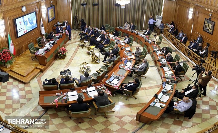 بررسي عملکرد درآمدي شهرداري تهران در شوراي شهر