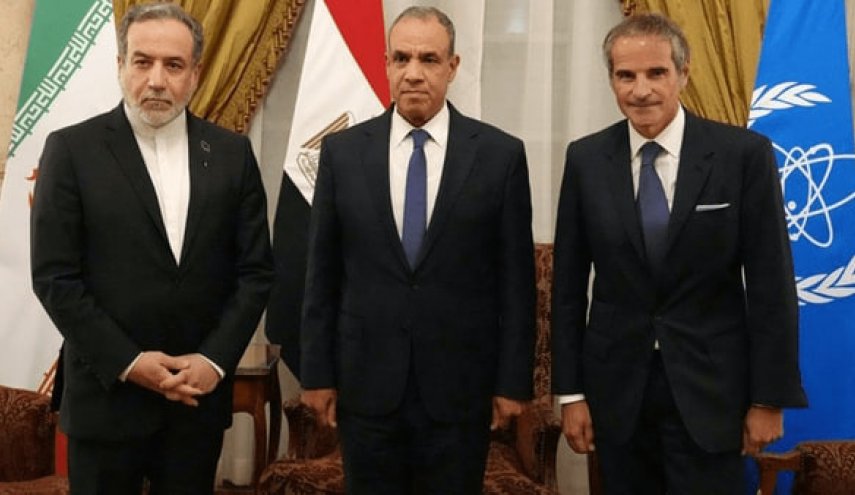 تماس تلفنی وزیر خارجۀ مصر با عراقچی و گروسی