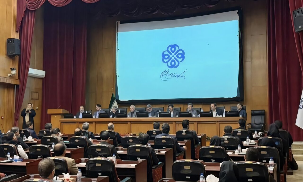 حضور حسن پور در ديدار با جمعي از شرکت‌هاي دانش‌بنيان/اعلام آمادگي وزارت دفاع براي سرمايه‌گذاري در طرح‌هاي فناورانه و صنعتي استان کرمان