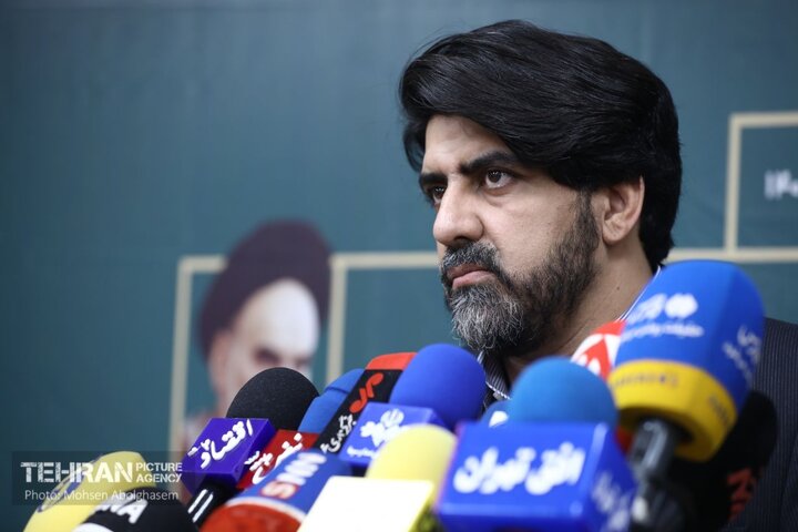 در مورد ساماندهی دستفروشان باید متناسب با شرایط اقتصادی و اجتماعی قانون را اجرایی کنیم