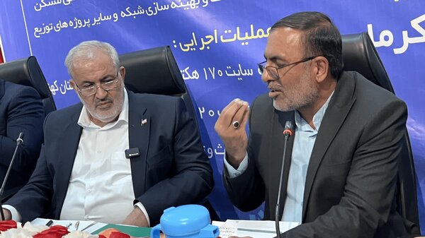 حضور شکرالهي در جلسه شوراي اداري شش شهرستان جنوبي استان کرمان/مردم 30 روستاي قلعه‌گنج در انتظار آب آشاميدني/درخواست تخصيص اعتبار ويژه براي حل مشکلات آب و برق جنوب کرمان