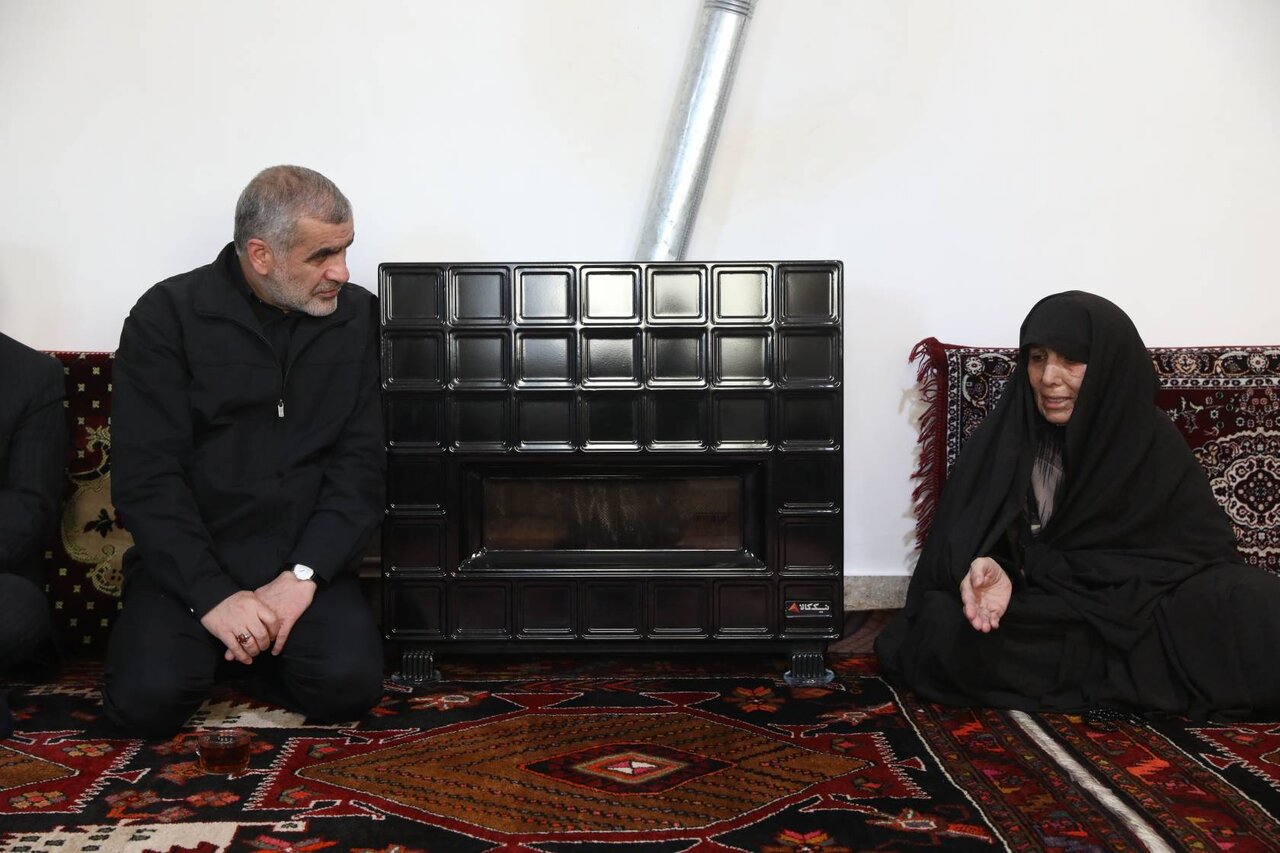 ديدار نايب رئيس مجلس با خانواده شهيد والامقام موسايي