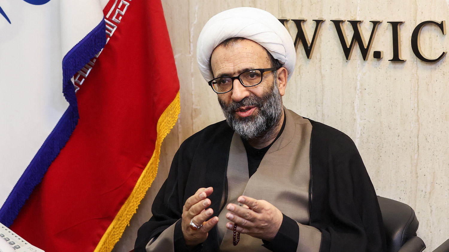 برخی شرکت‌های واردکننده خودرو پول مردم را در سایر بخش‌های تجاری سرمایه‌گذاری می‌کنند/انحصار بازار خودرو حتی برای دلالان خارجی هم حاشیه امن ایجاد کرد