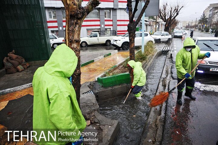 اقدامات فوری برای کاهش خطرات بارش‌ها و آب‌گرفتگی در معابر منطقه 22