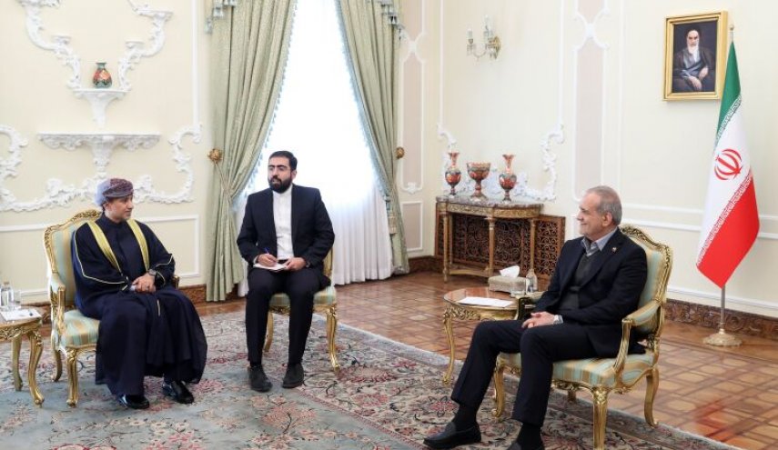 پزشکیان: روابط ایران و عمان با قدرت، استحکام و آینده‌نگری تداوم خواهد یافت