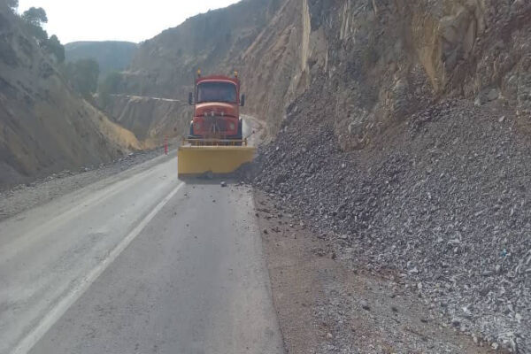 ريزش‌برداري از 70 مکان جاده‌اي ايلام در پي بارندگي شديد