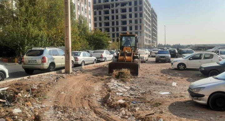 پاکسازي 20 هزار مترمربع از زمين‌هاي رهاشده منطقه 22