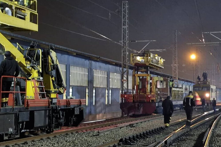 نوسازی بیش از 3 کیلومتر شبکه برق بالاسری خط 5 مترو بدون اختلال در سرویس‌دهی