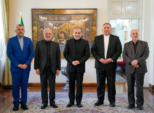 نشست کميسيون اقتصادي مجلس با وزير امور خارجه