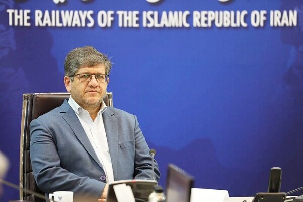مديرعامل شرکت راه‌آهن پيگير دغدغه لکوموتيورانان است