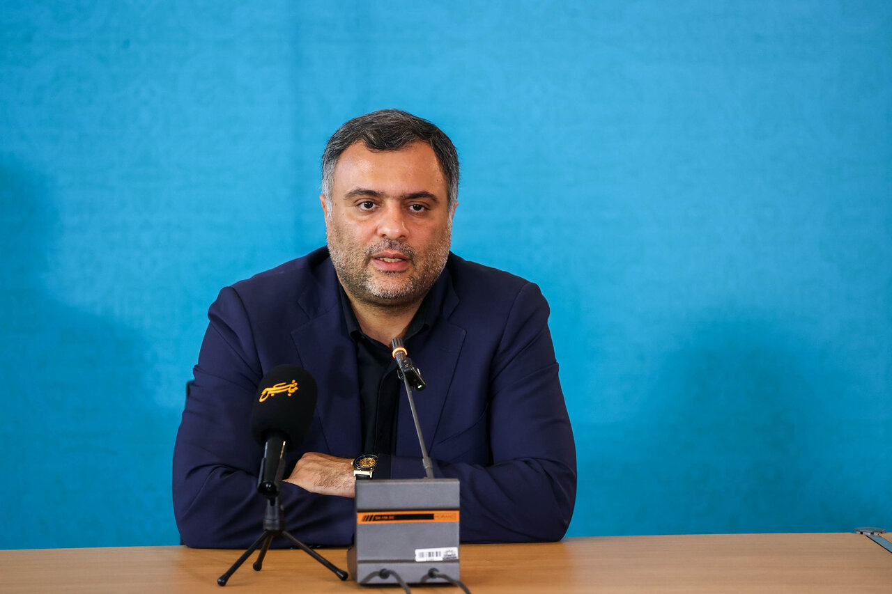 قوانین دست و پاگیر از پیش پای فعالان اقتصادی مناطق آزاد برداشته شود/ مناطق آزاد می توانند در بهبود وضعیت اقتصادی تاثیرگذار باشند