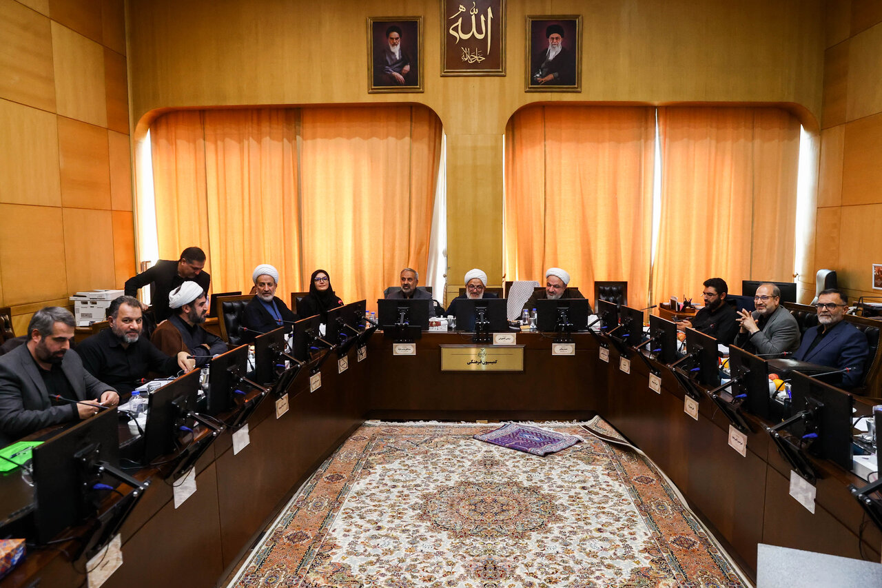 انتقاد نمايندگان کميسيون فرهنگي از توقف يک‌ساله جلسات اجراي سند ملي مطالعه در نهاد کتابخانه‌هاي عمومي/ تمرکز دولت بر تکميل پروژه‌هاي توليد کاغذ داخل باشد