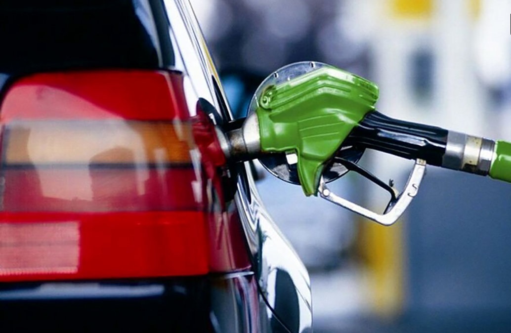 حاجی دلیگانی: هشدار نسبت به ابهام در سهمیه بنزین خودروهای صفر/حاجی بابایی: مصوبه دولت در هیأت تطبیق بررسی می شود