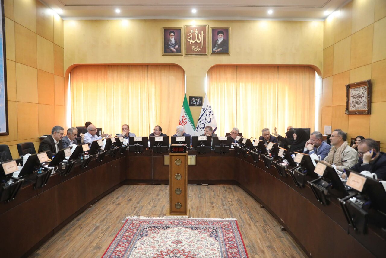 سفر امروز کميسيون بهداشت به لرستان با بسته کامل توافقات اجرايي حوزه سلامت/ تأمين منابع پايدار سلامت در دستور کار