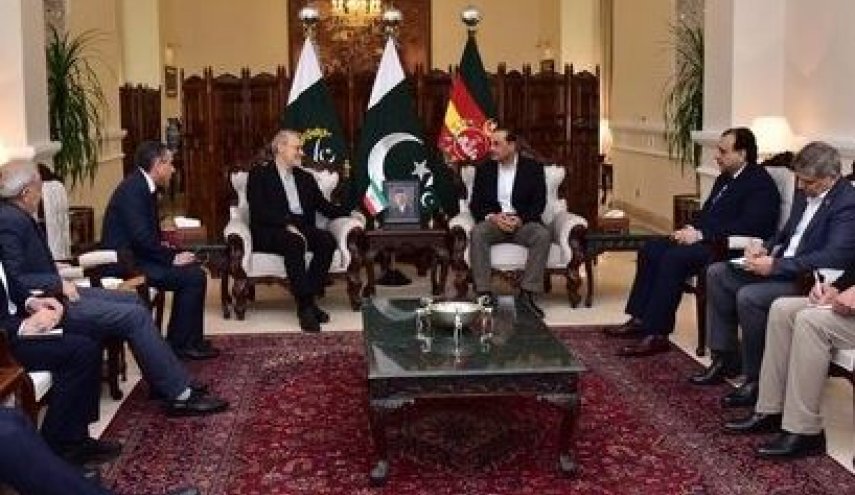 تأکید فرمانده ارتش پاکستان بر همکاری نزدیک با ایران در مبارزه با تروریسم