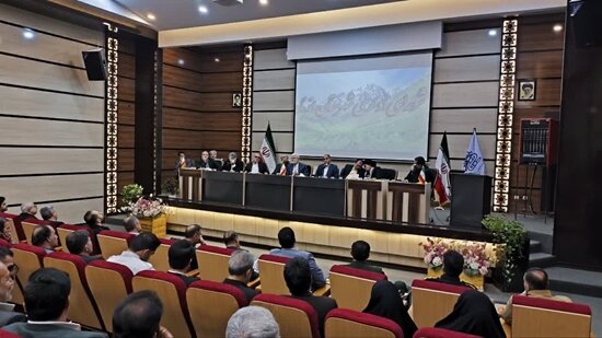 اضافه شدن 30 دستگاه آمبولانس جديد به ناوگان اورژانس استان لرستان/ ارتقاي شاخص سلامت و جمعيت لرستان نيازمند برنامه‌ريزي دقيق و حمايت خيرين/سياست‌گذاري بايد بر اساس شاخص‌هاي واقعي سلامت انجام شود