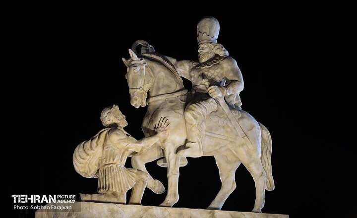 تهران به يک‌ مدرسه بزرگ اجتماعي تبديل شده است/ تمجيد از نصب مجسمه والرين