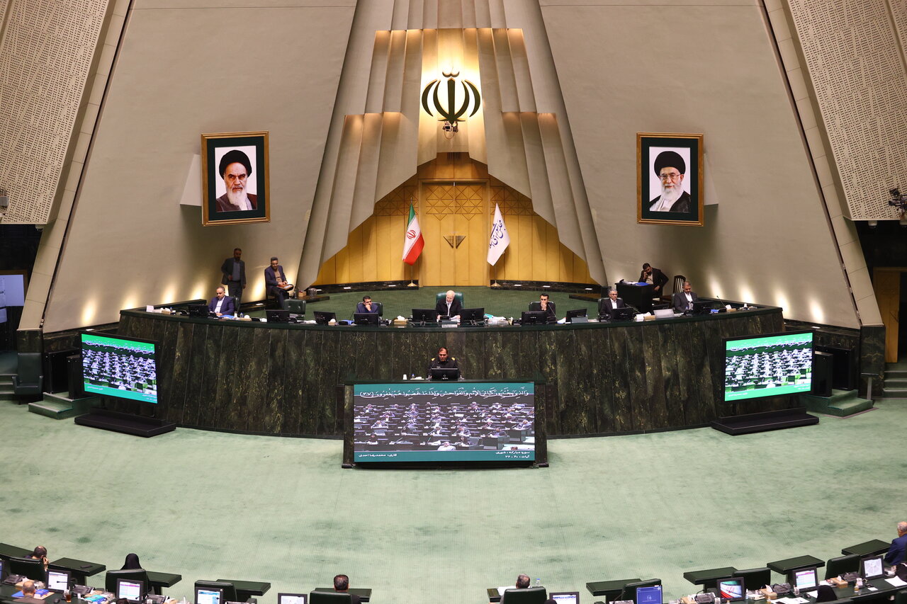 نشست علني 9 آذر ماه مجلس آغاز شد