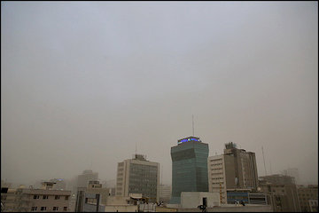 تداوم آلودگي هوا و شرايط ناسالم جوي براي تمامي گروه‌هاي سني در بيشتر شهرها