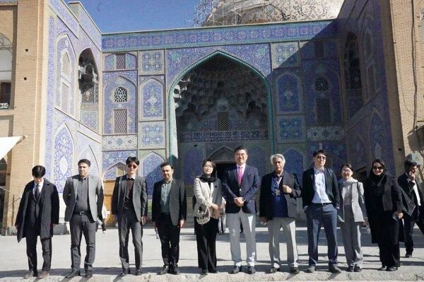 سفير کره جنوبي از قلب بافت‌هاي تاريخي و پروژه‌هاي بازآفريني اصفهان بازديد کرد