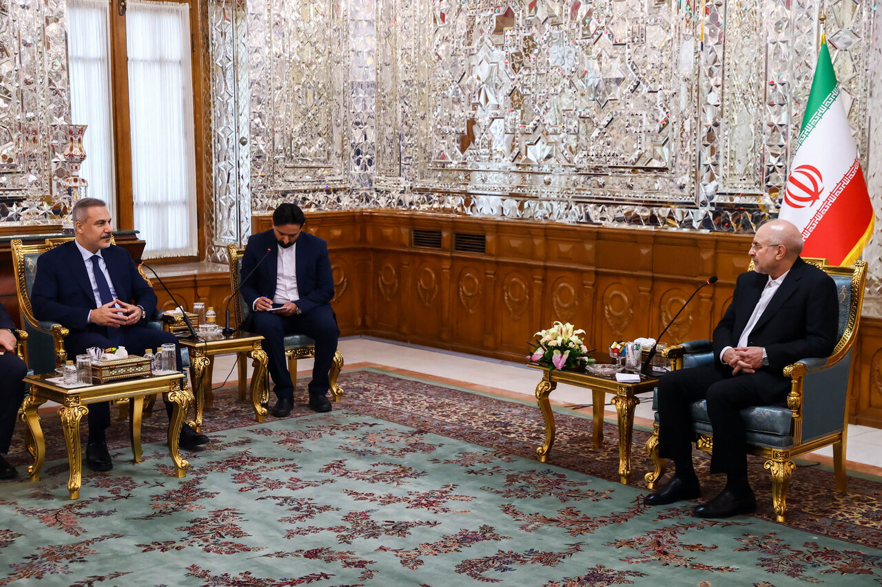 قاليباف: رژيم صهيونيستي و آمريکا با پيشرفت کشورهاي اسلامي مخالف اند/ فيدان: اصلي‌ترين تهديد امنيتي منطقه، اقدامات توسعه طلبانه اسرائيل است