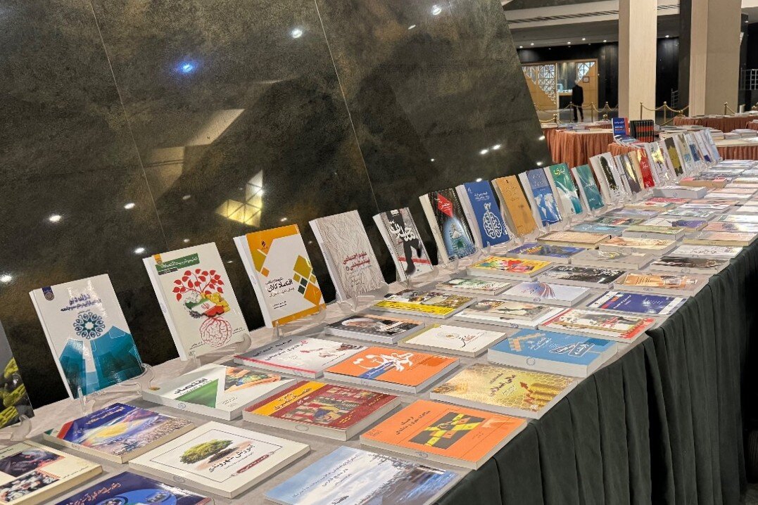 نمايندگان اهل قلم در کنار قانون‌گذاري/ ثبت تجربه و تخصص نمايندگان؛ «قلم‌هاي ماندگار» فرصتي براي تاريخ‌نگاري پارلمان/ نمايشگاه «قلم‌هاي ماندگار»، گامي مهم در حفظ حافظه تاريخي پارلمان