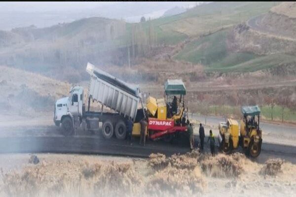 اعتبار 642 ميليارد ريالي براي توسعه راه‌هاي بوکان/ 21.5 کيلومتر روکش آسفالت در محورها اجرا شد