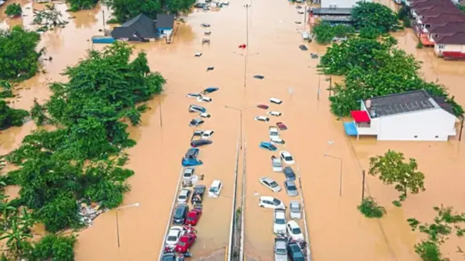 Malaysians stuck in Thailand’s Hat Yai during floods grappling with costly aftermath of towing, repairing vehicles