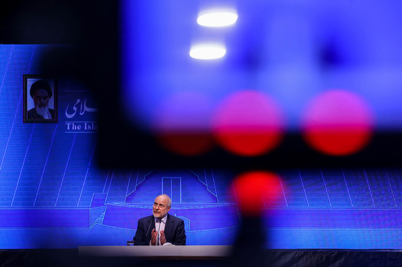 160 دقيقه با خبرنگاران/ آمارهايي از دومين نشست خبري رئيس مجلس