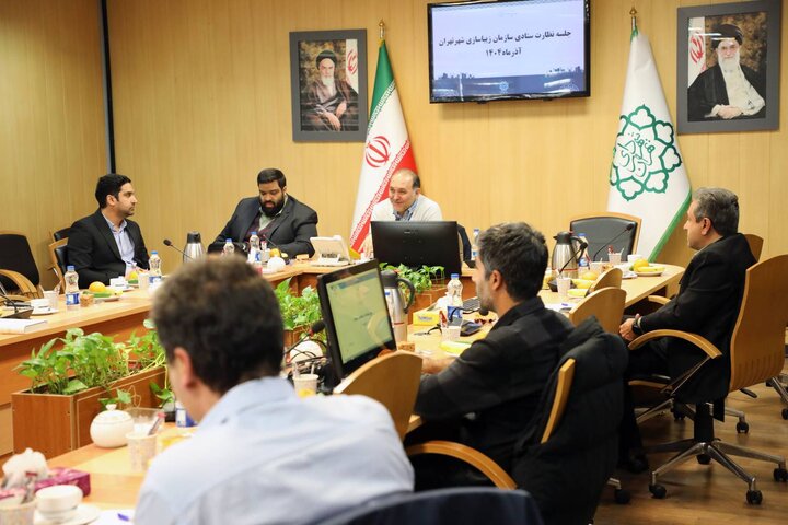 رنگ‌آميزي المان‌ها و نورپردازي پل‌هاي منطقه 6 براي رفع آلودگي‌هاي بصري