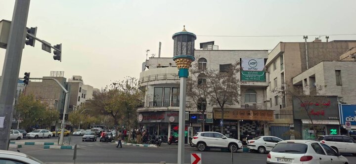 نصب پنجمين سازه اذان‌گو در خيابان دردشت منطقه 8