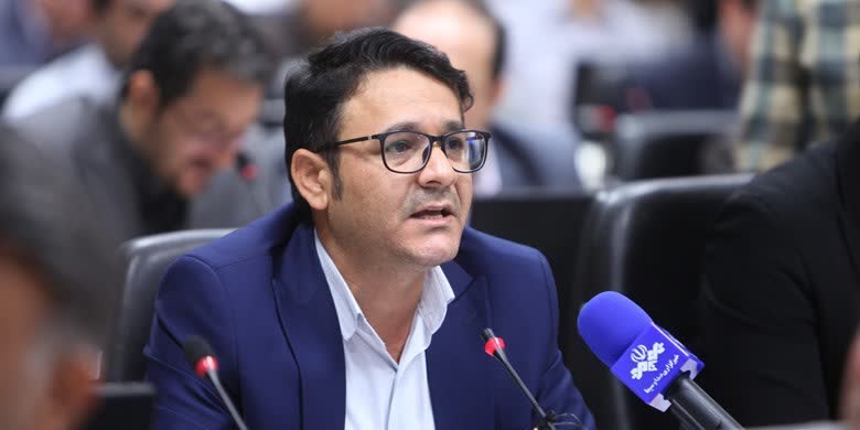 اشتغال جوانان بومي، اولويت صنعت نفت باشد