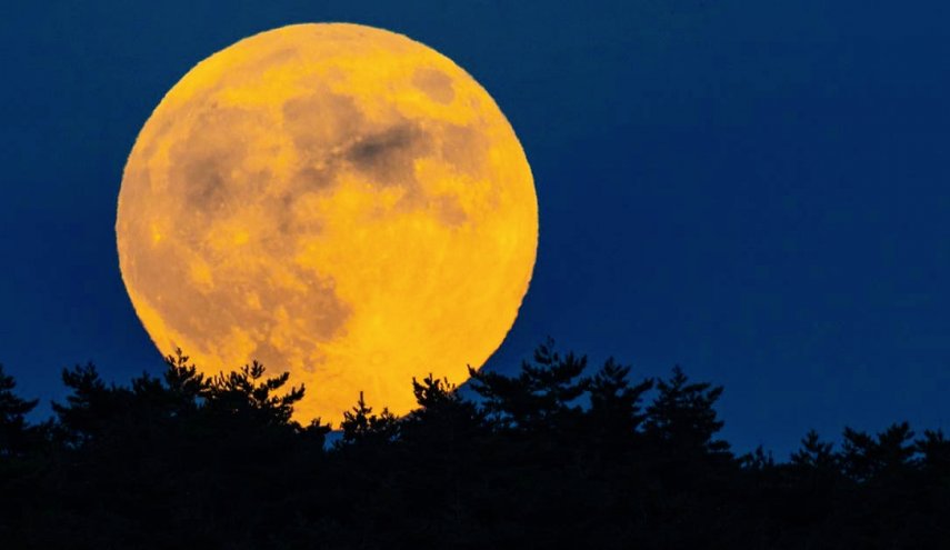 آخرین ابرماه سال به آسمان می‌آید