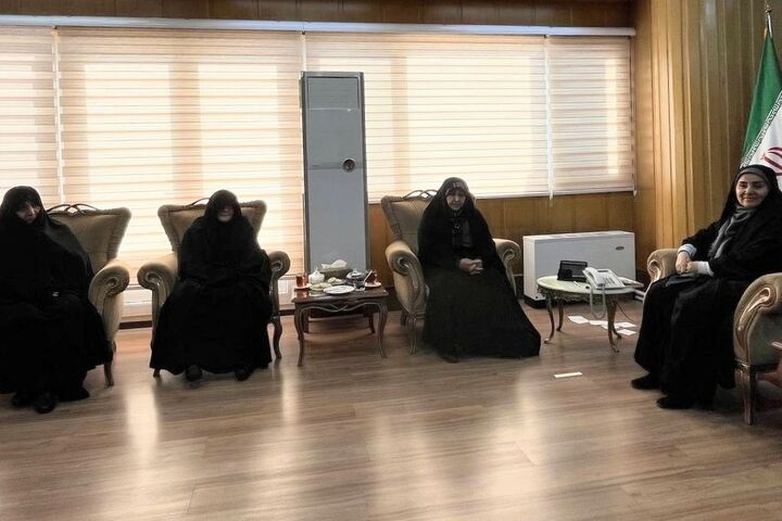 تجليل وزير راه و شهرسازي از خانواده سه شهيد زنجاني