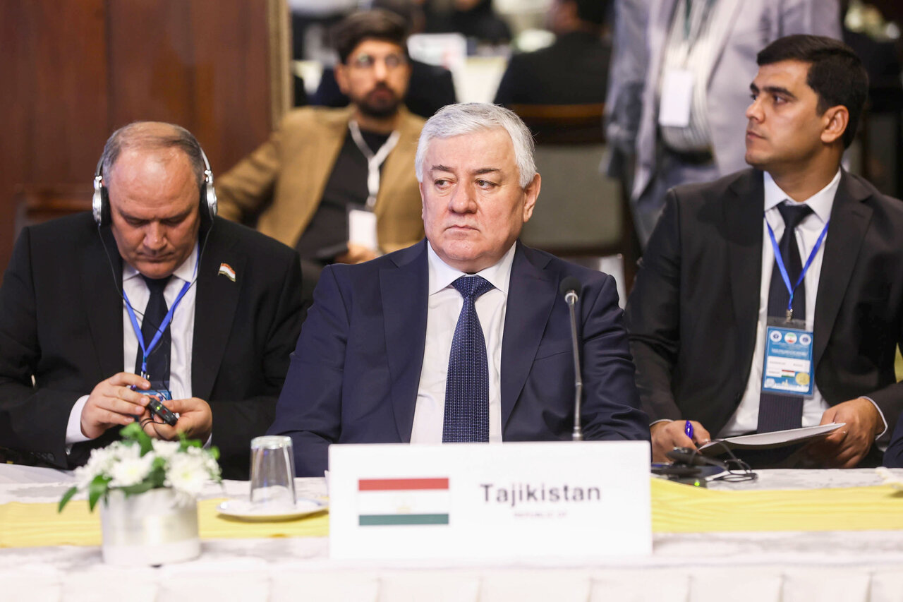 ديپلماسي پارلماني نقش اساسي در نتيجه گفتگوها براي رفع منازعات بين‌المللي دارد