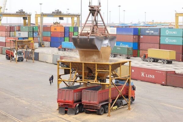 ثبت 466 هزار سفر ناوگان حمل‌ونقل کالا در پايانه بار بندر امام خميني (ره) طي سال جاري