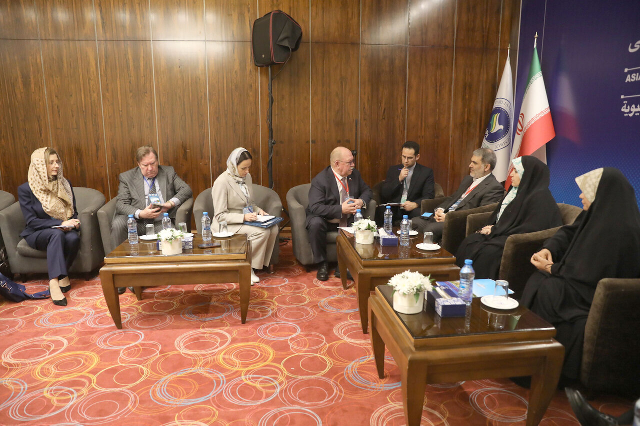 تاکید بر افزایش سطح روابط تجاری مشترک در دیدار هیئت‌های پارلمانی ایران و روسیه