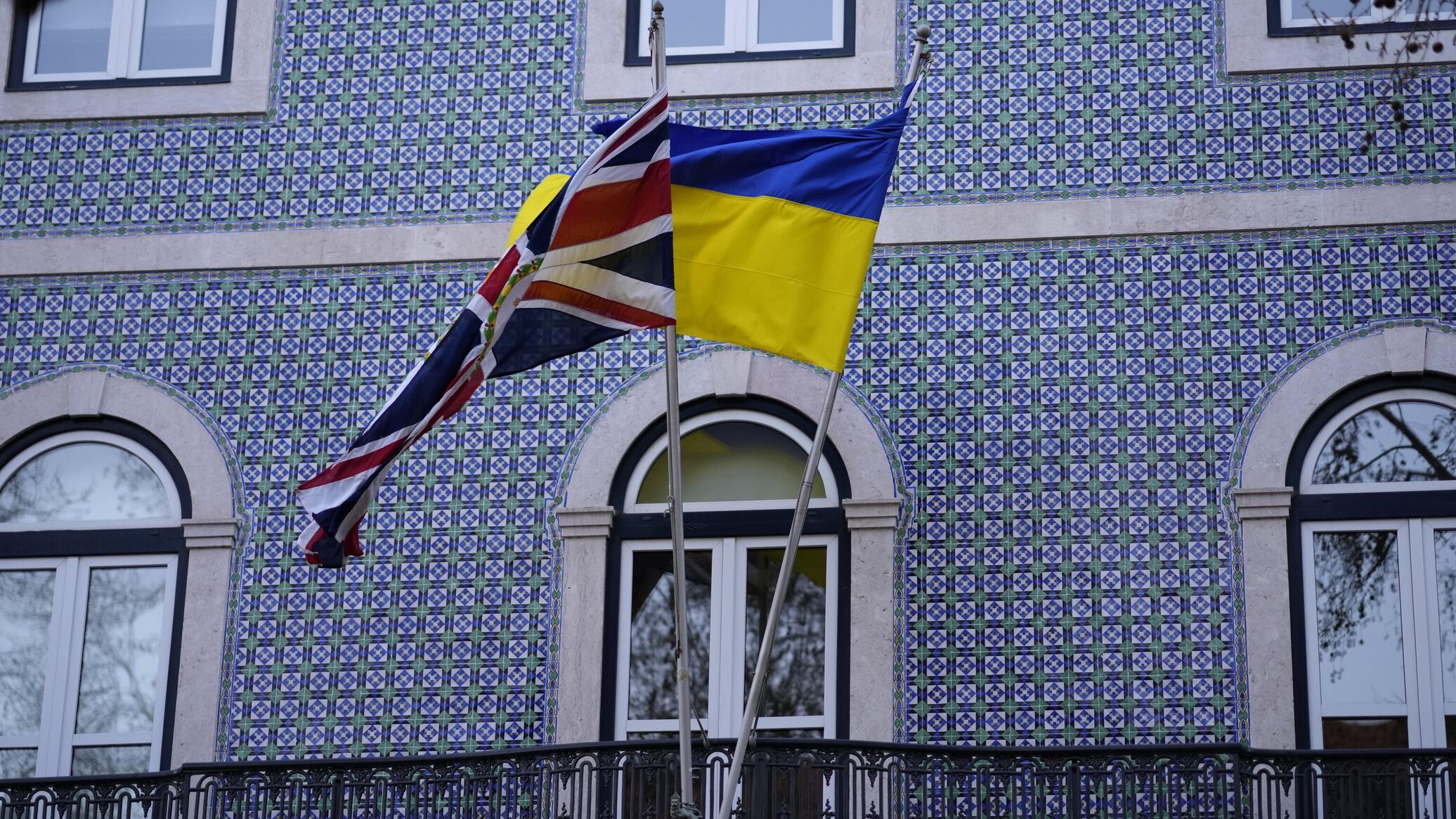 UK Ready to Transfer Frozen Russian Assets to Ukraine, But Lacks Process - Reports