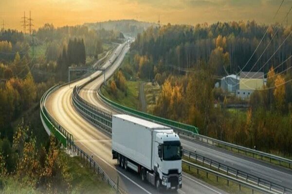 رشد 6 درصدي تردد ناوگان صادراتي و وارداتي از پايانه‌هاي مرزي آذربايجان‌ غربي