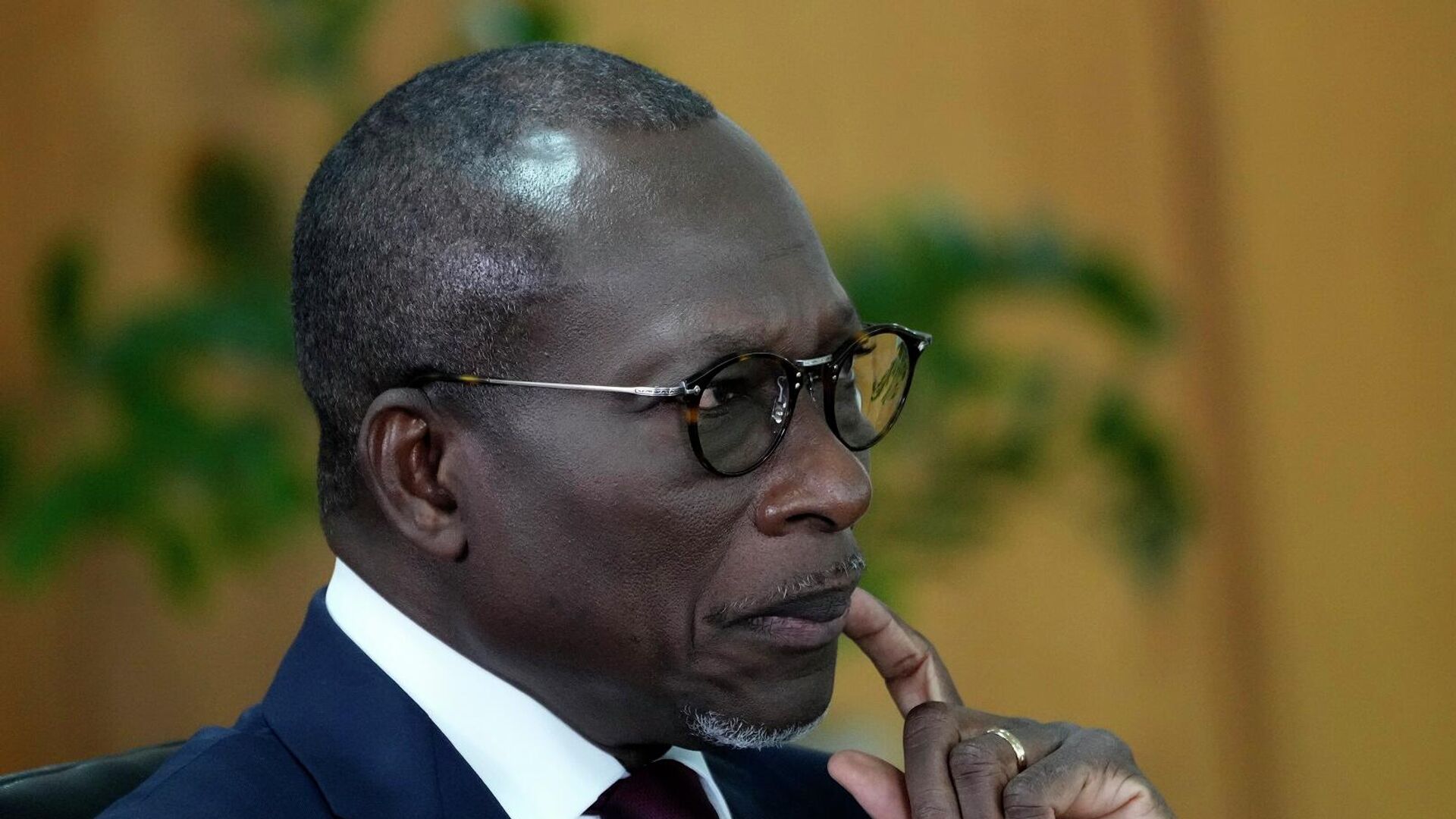 مجموعه عسکریه فی بنین تعلن الاستیلاء على السلطه وتعزل الرئیس باتریس تالون